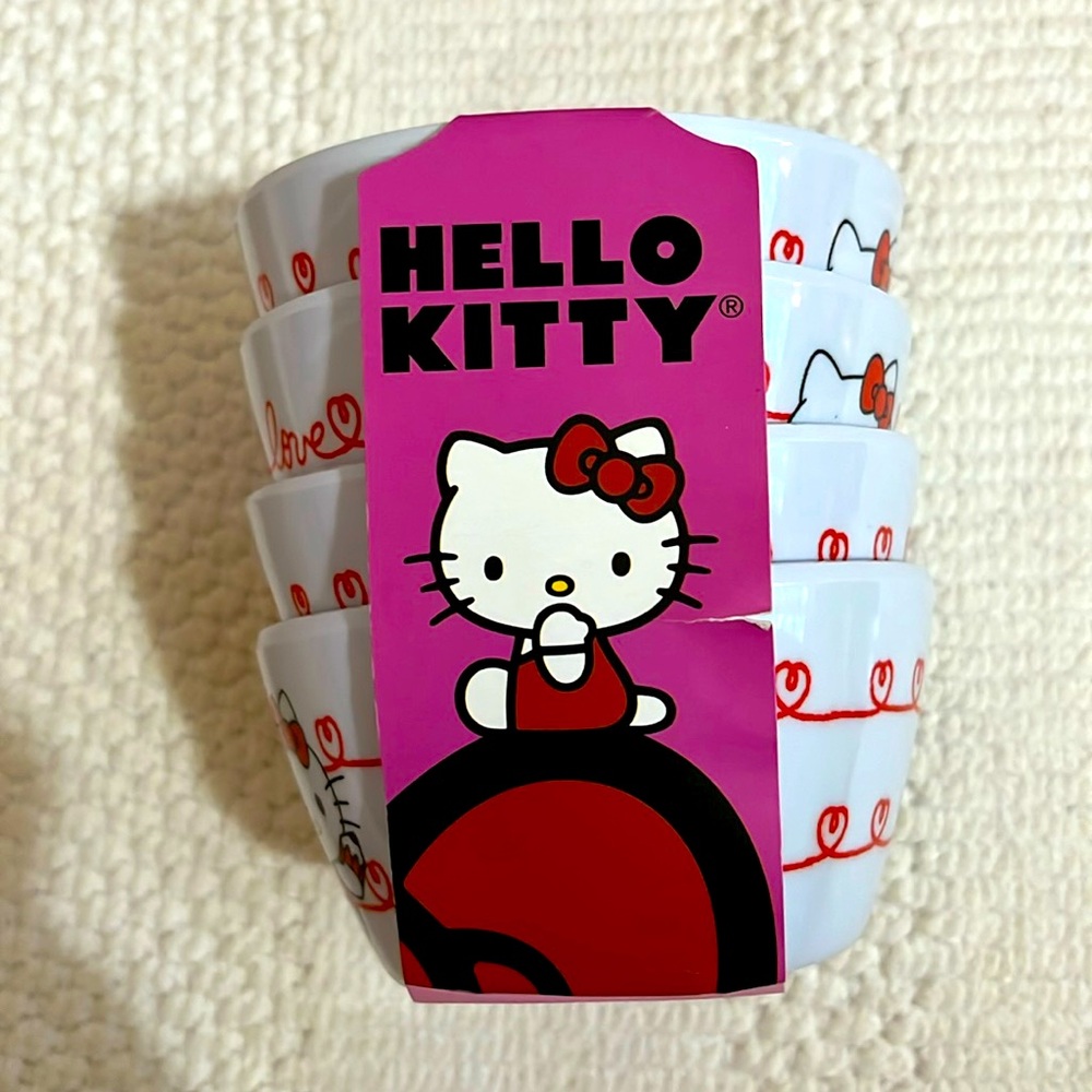 Hello Kitty Love Note Set of 4 Melamine Tidbit Bowls